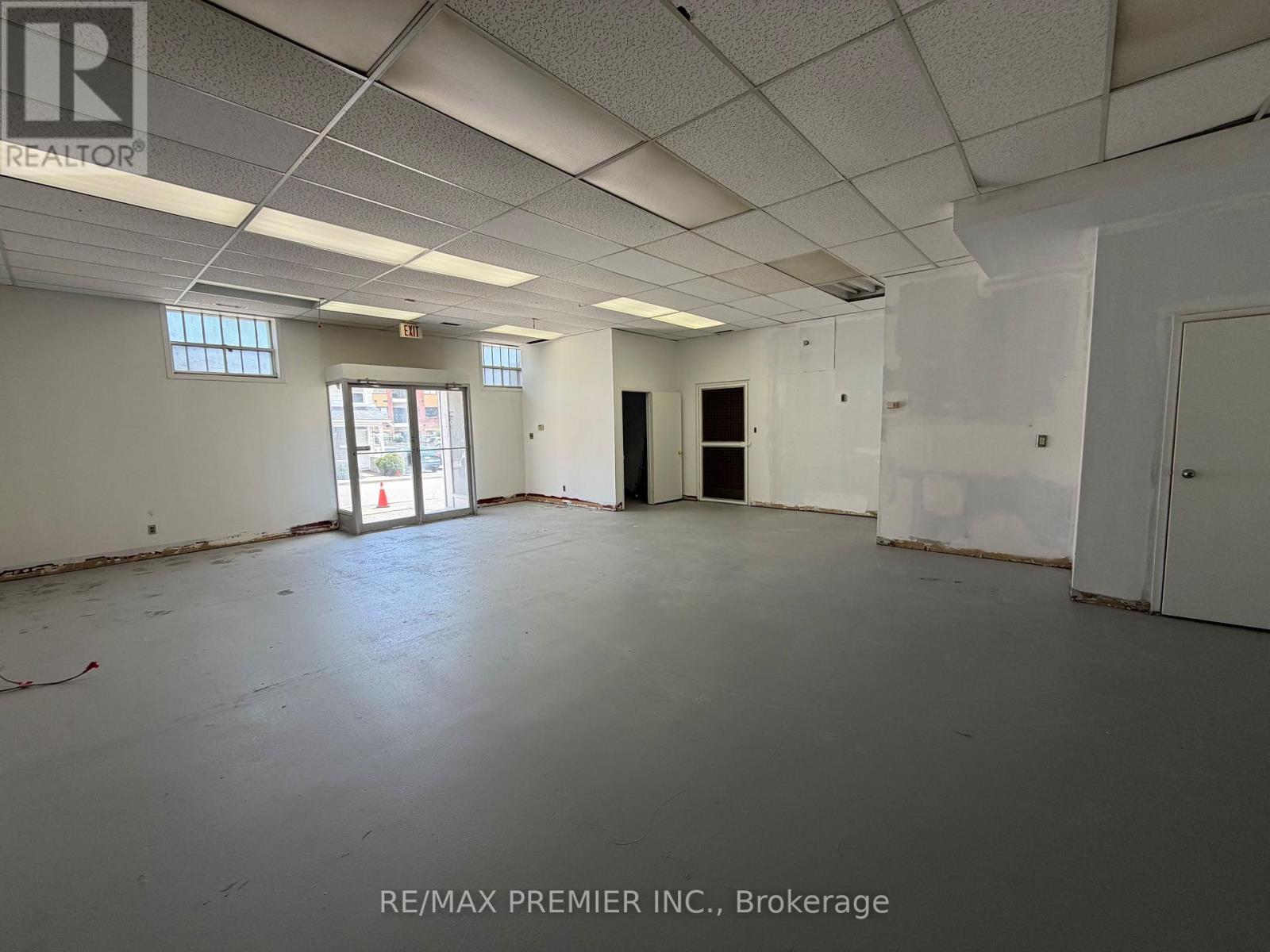 1 & 2 - 177 Woodbridge Avenue Property Photo 17