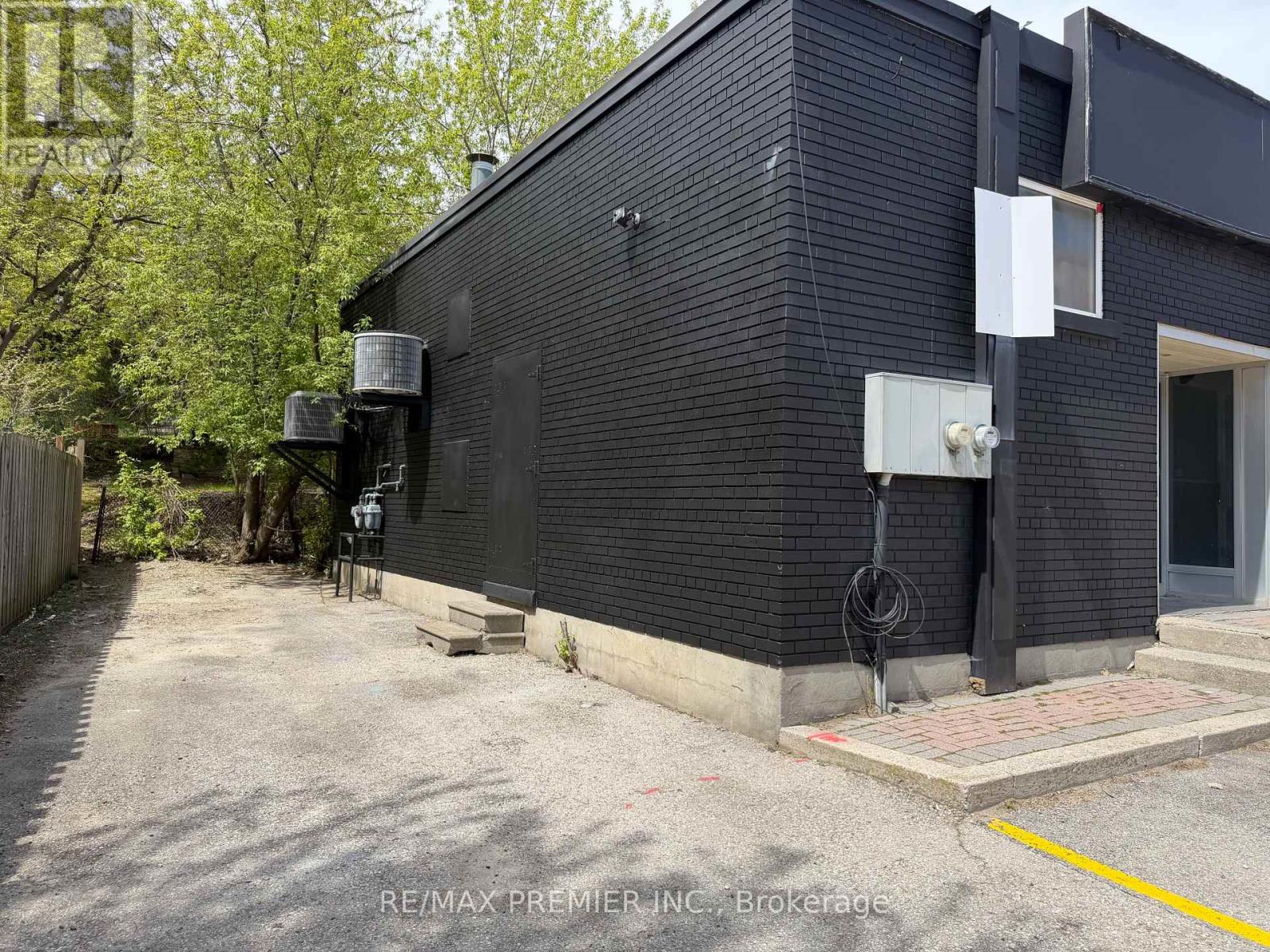 2 - 177 Woodbridge Avenue Property Photo 11