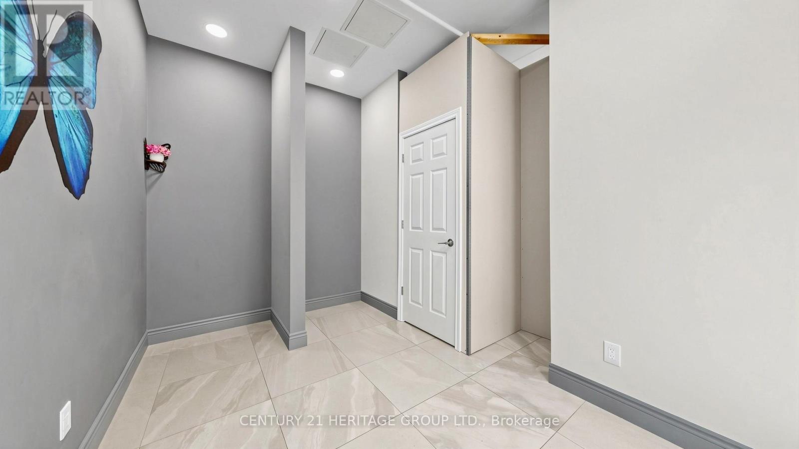 Level 1 Unit 9 (ne-1) - 9205 Yonge Street Property Photo 17