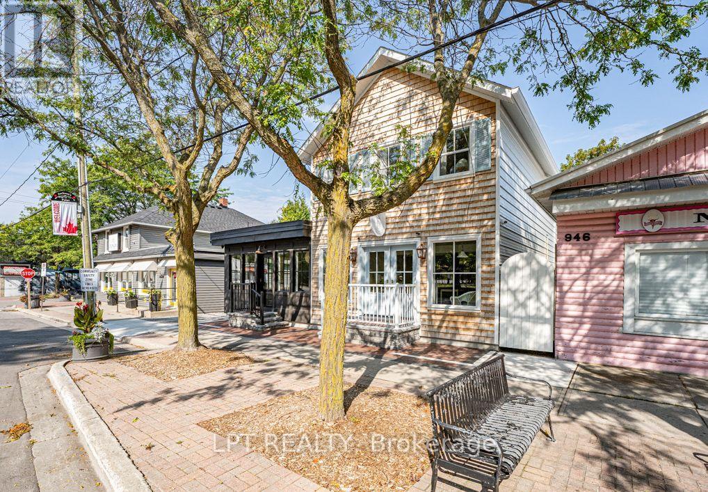 944 Lake Drive E Property Photo 1