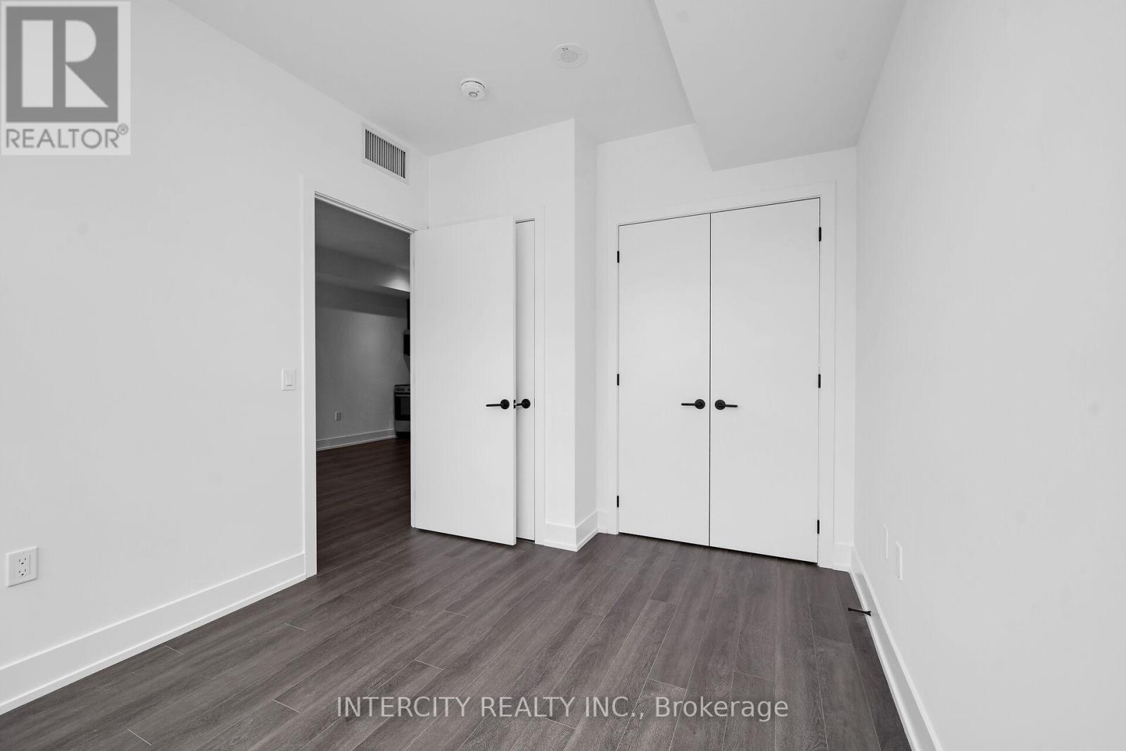 215 - 2075 King Road Property Photo 20
