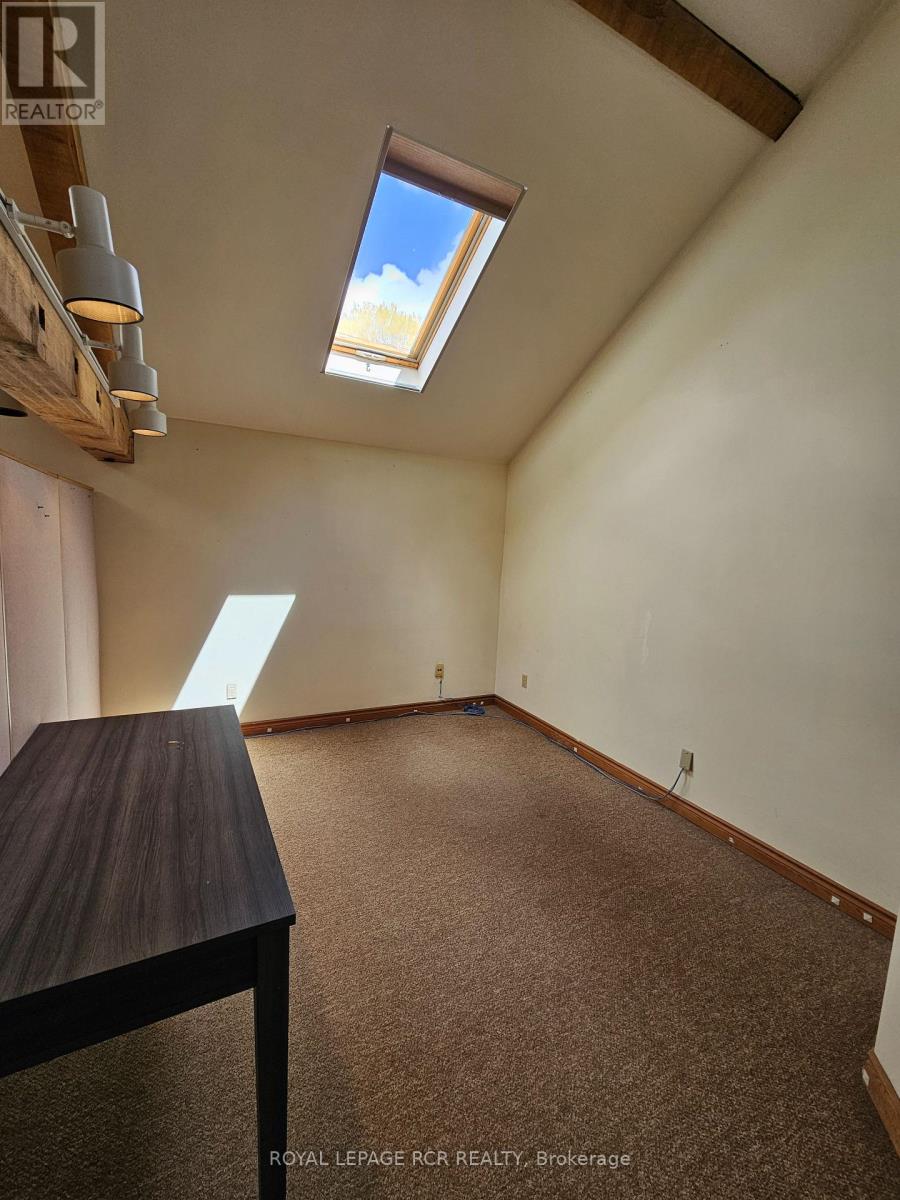 Upper #1 - 411 Queen Street Property Photo 5
