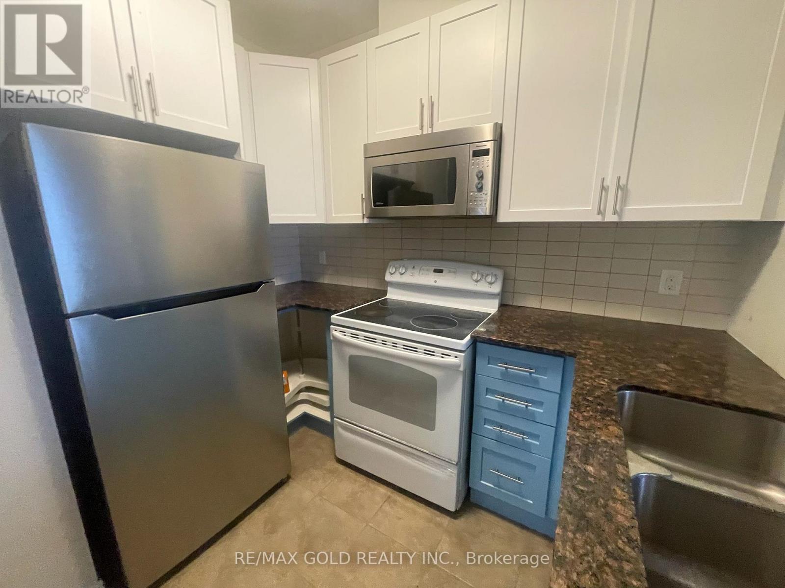 820 - 7325 Markham Road Property Photo 7
