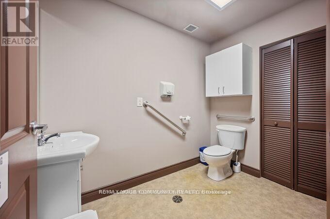 6 - 355 Harry Walker Parkway Property Photo 8