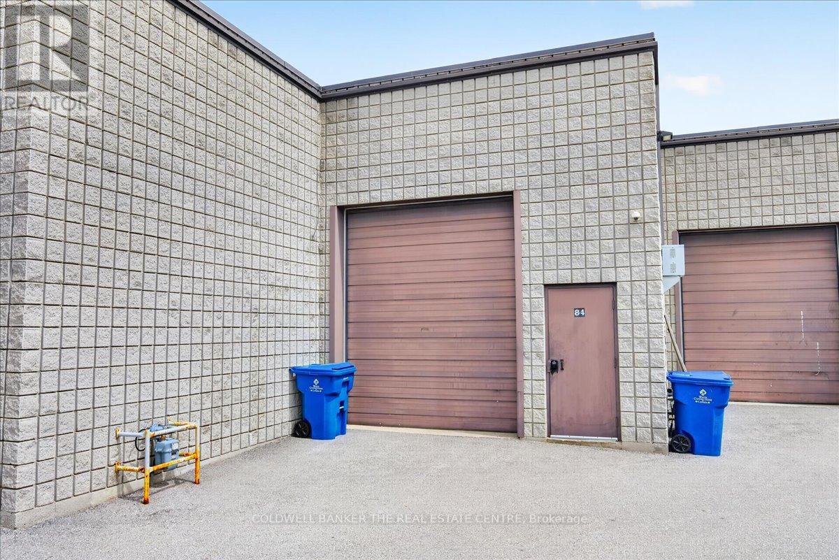 84 - 556 Edward Avenue Property Photo 9
