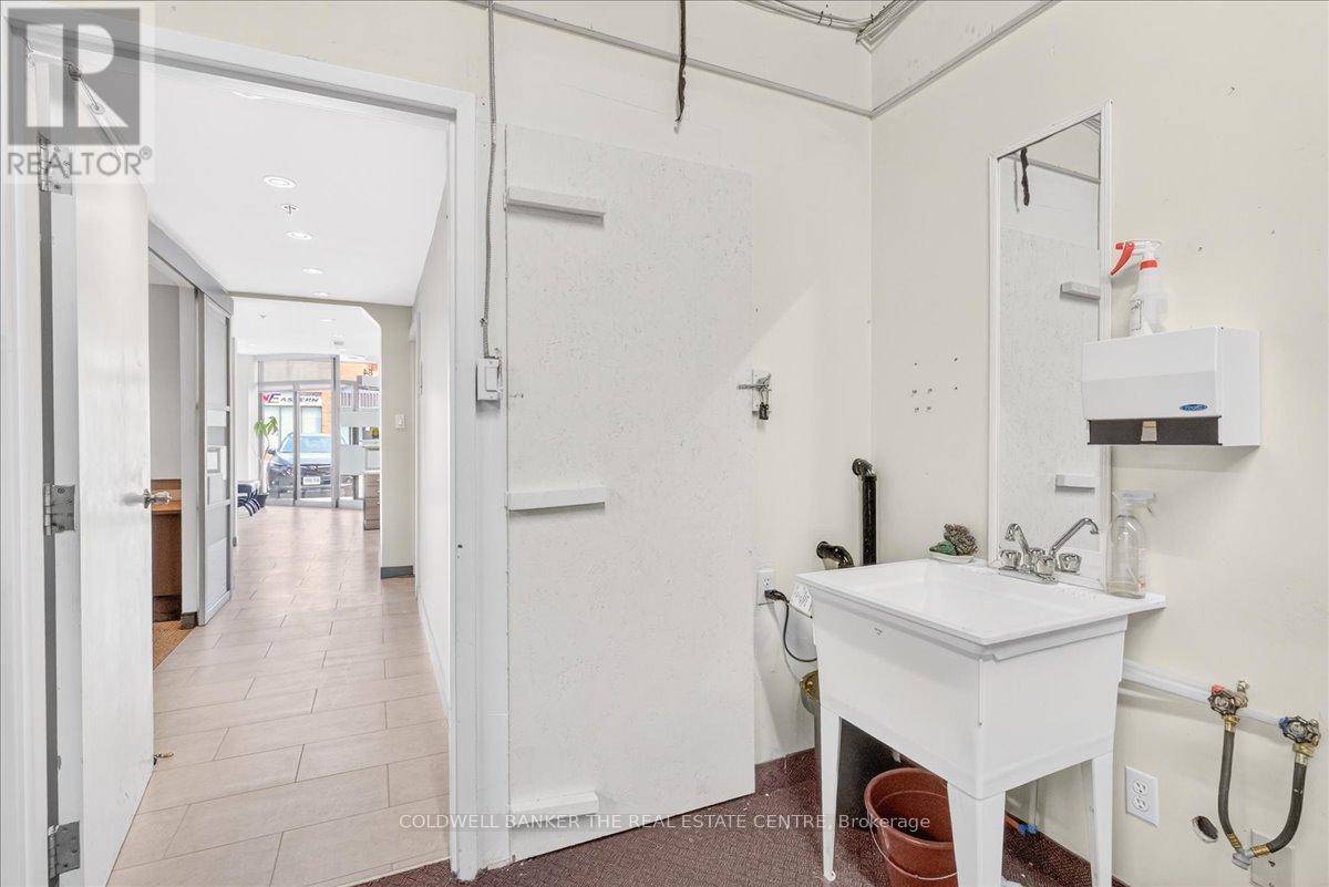 84 - 556 Edward Avenue Property Photo 12