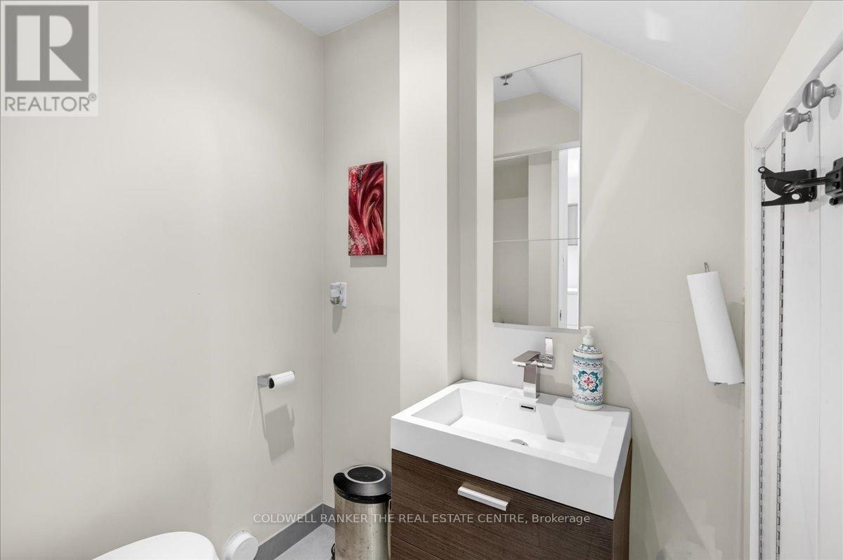 84 - 556 Edward Avenue Property Photo 22
