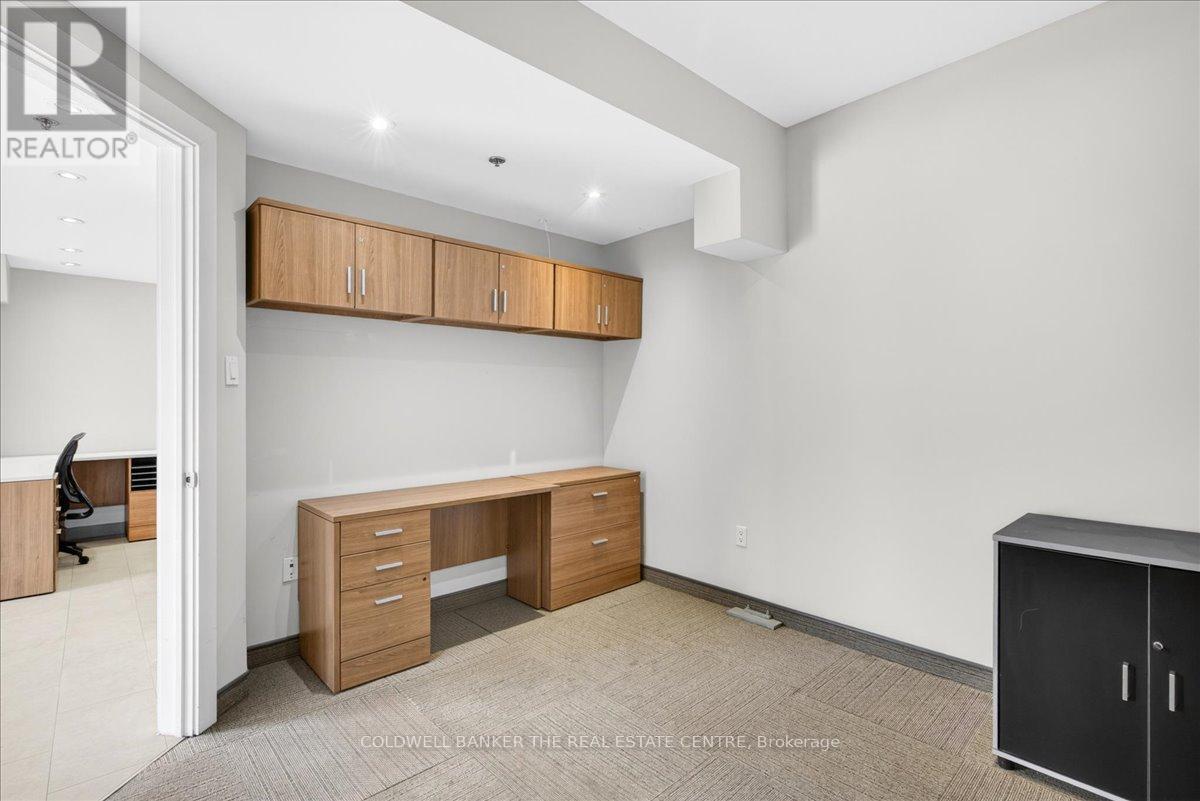 84 - 556 Edward Avenue Property Photo 27