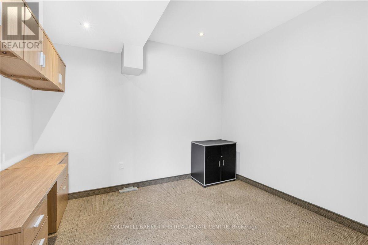 84 - 556 Edward Avenue Property Photo 28