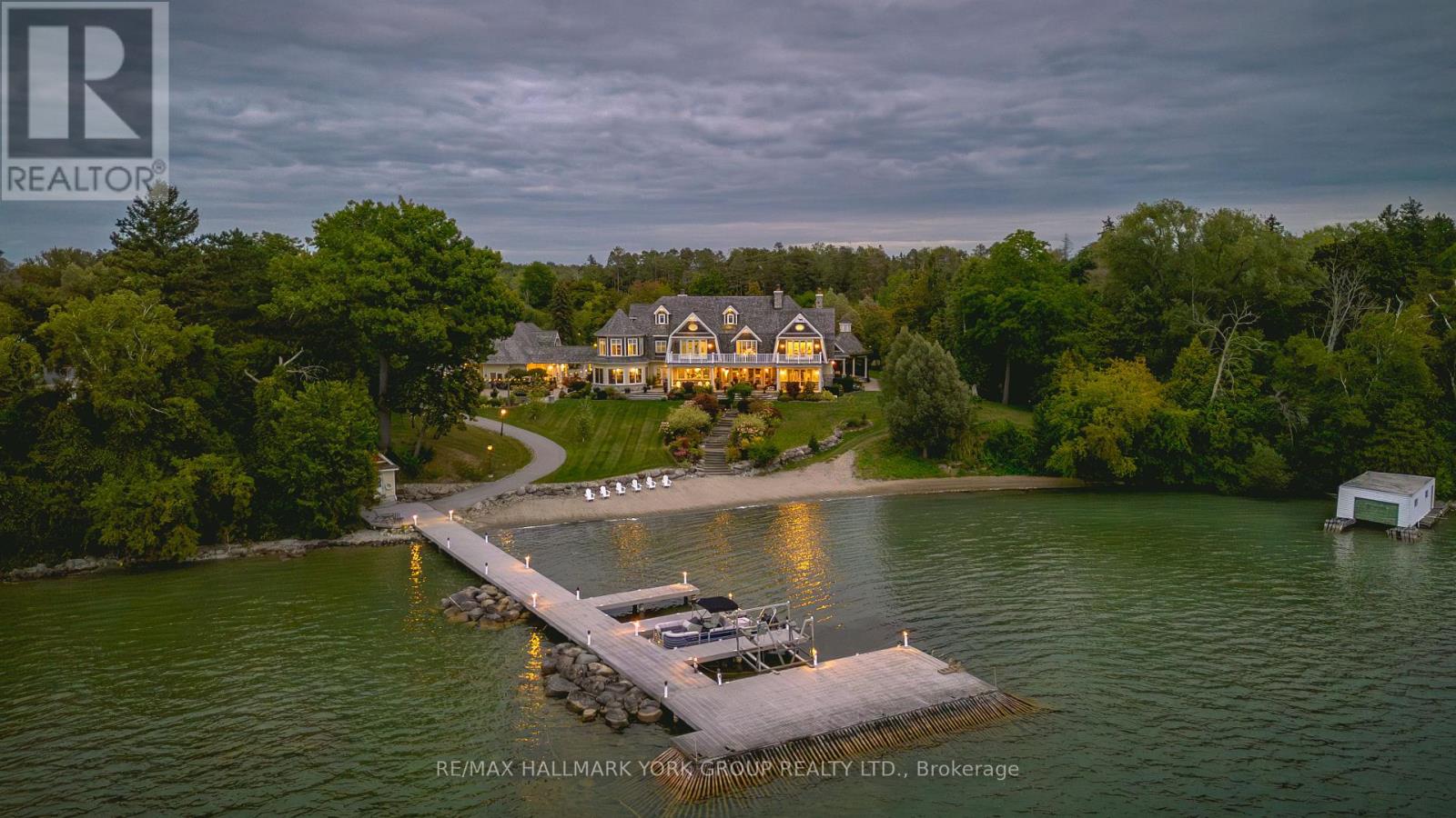 736 Lake Drive N Photo de la propriété 1