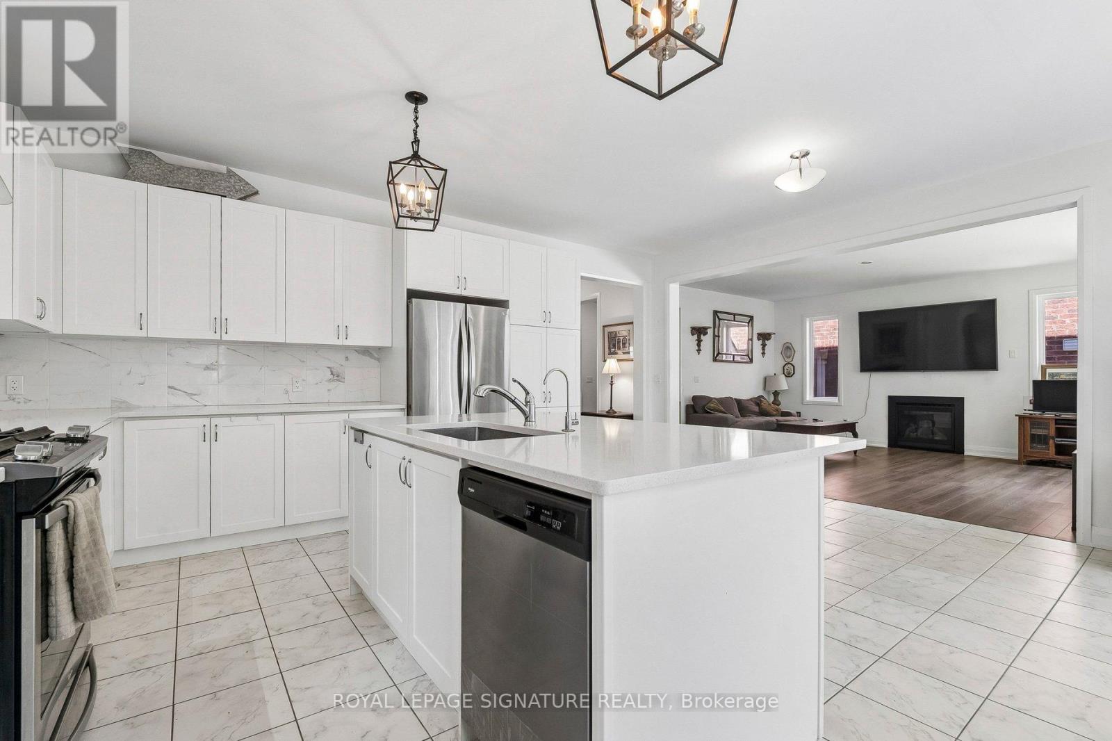 23 Cyprus Glen Property Photo 10