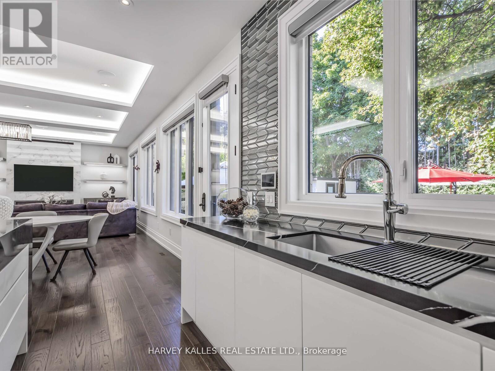 10 Malaren Road Property Photo 14