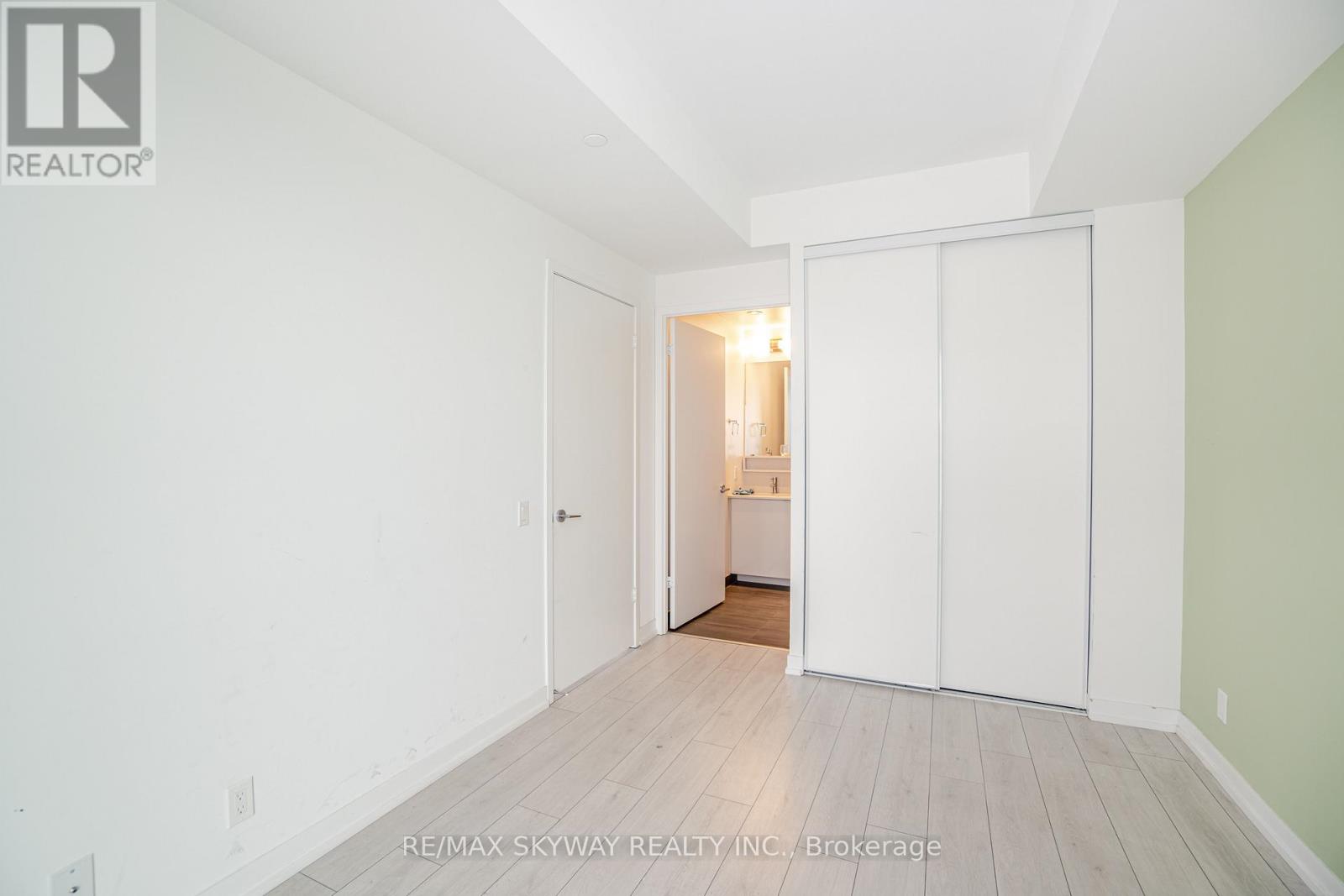 5702 - 5 Buttermill Avenue Property Photo 18