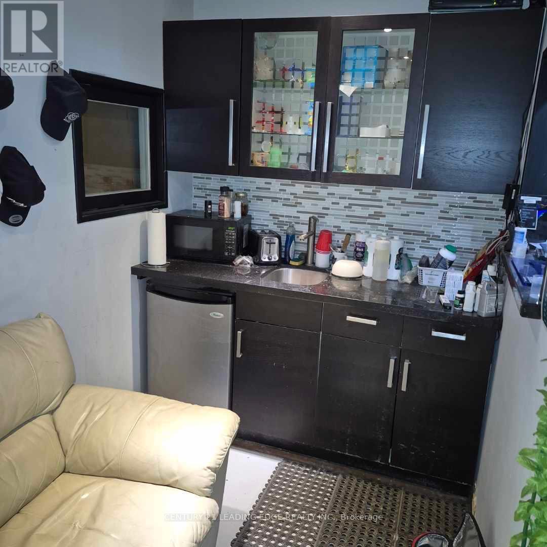 4 - 559 Steven Court Property Photo 7