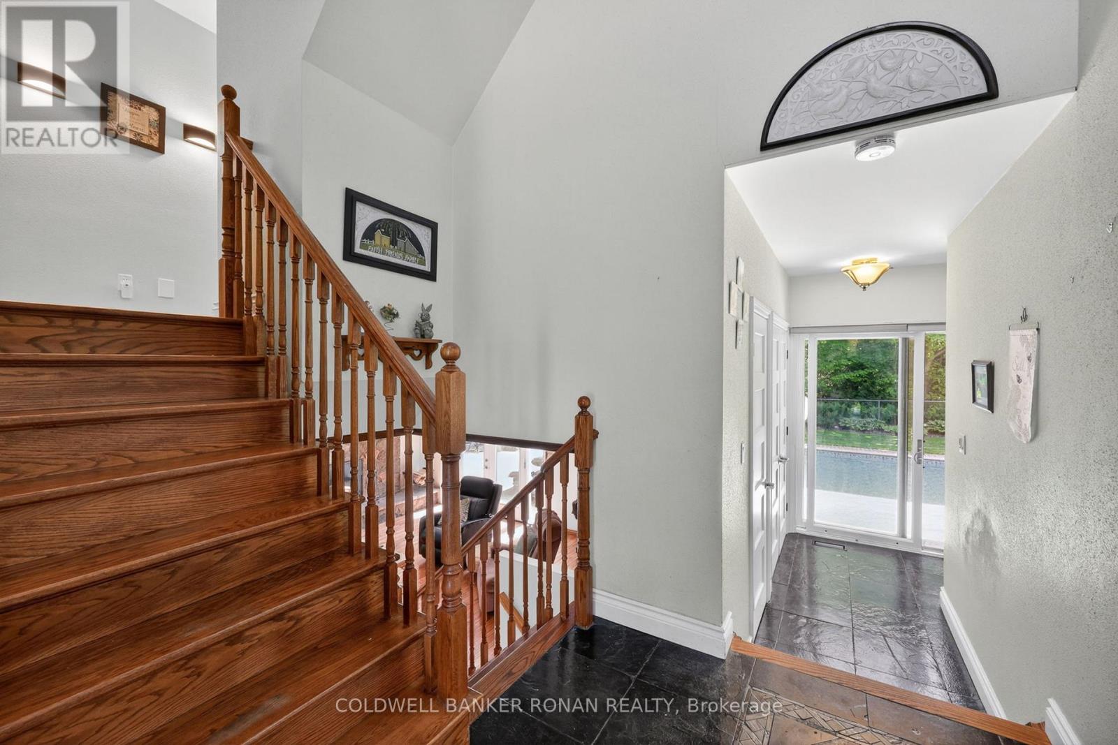 5565 5th Line Property Photo 6