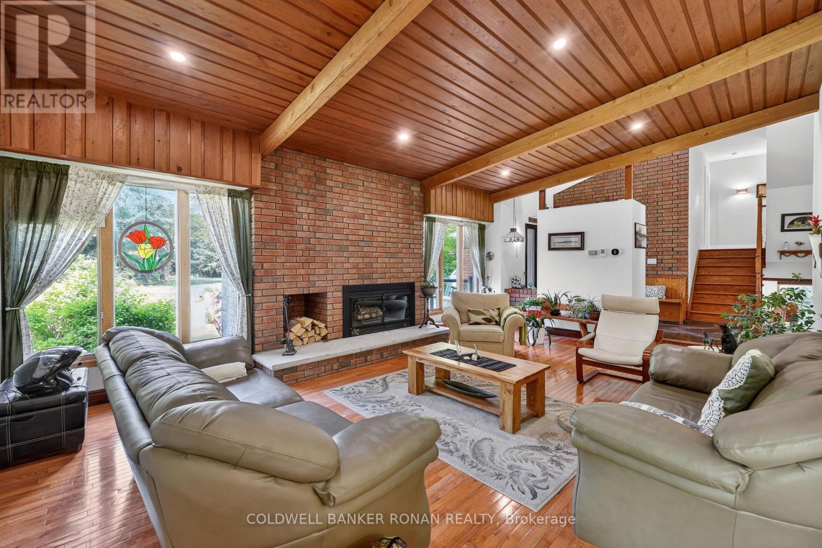 5565 5th Line Property Photo 9