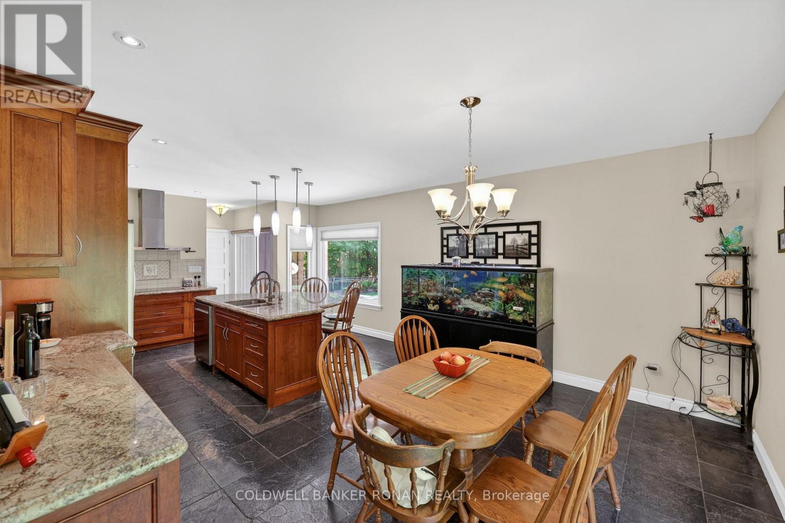 5565 5th Line Property Photo 10