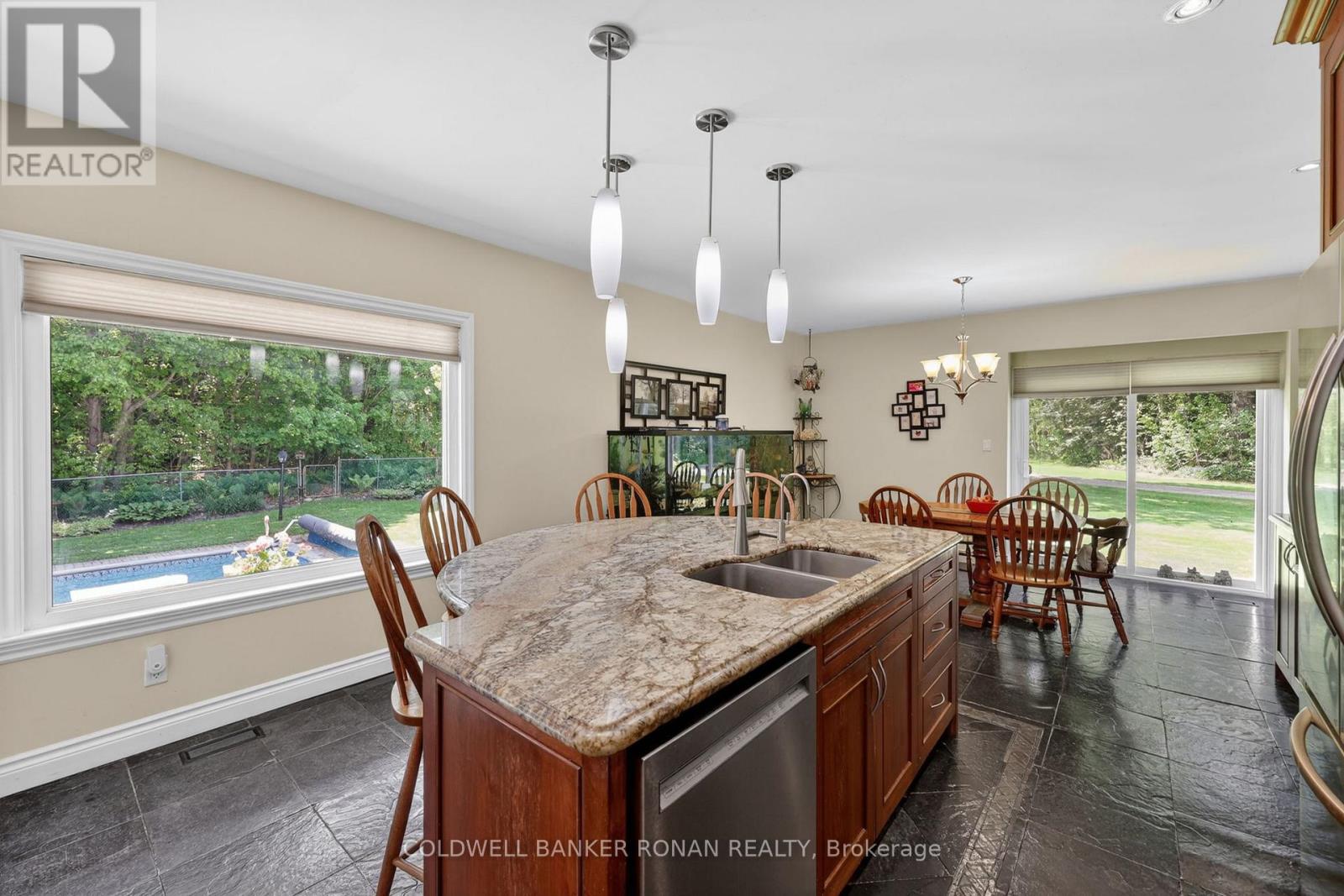 5565 5th Line Property Photo 11