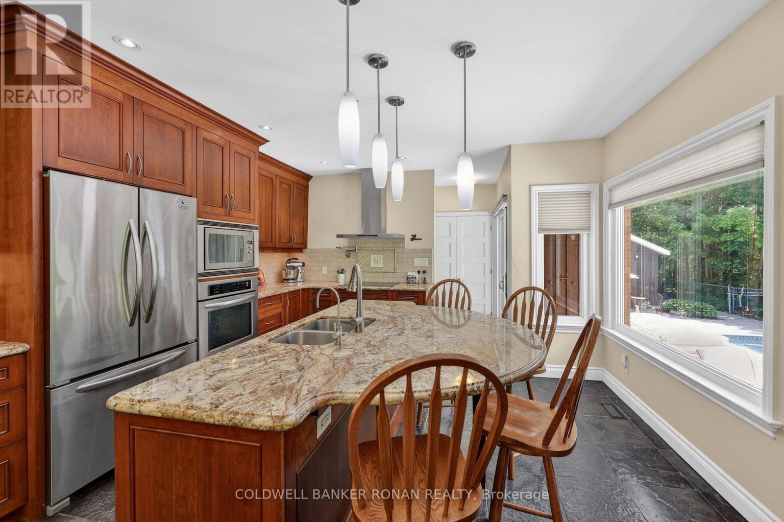 5565 5th Line Property Photo 12
