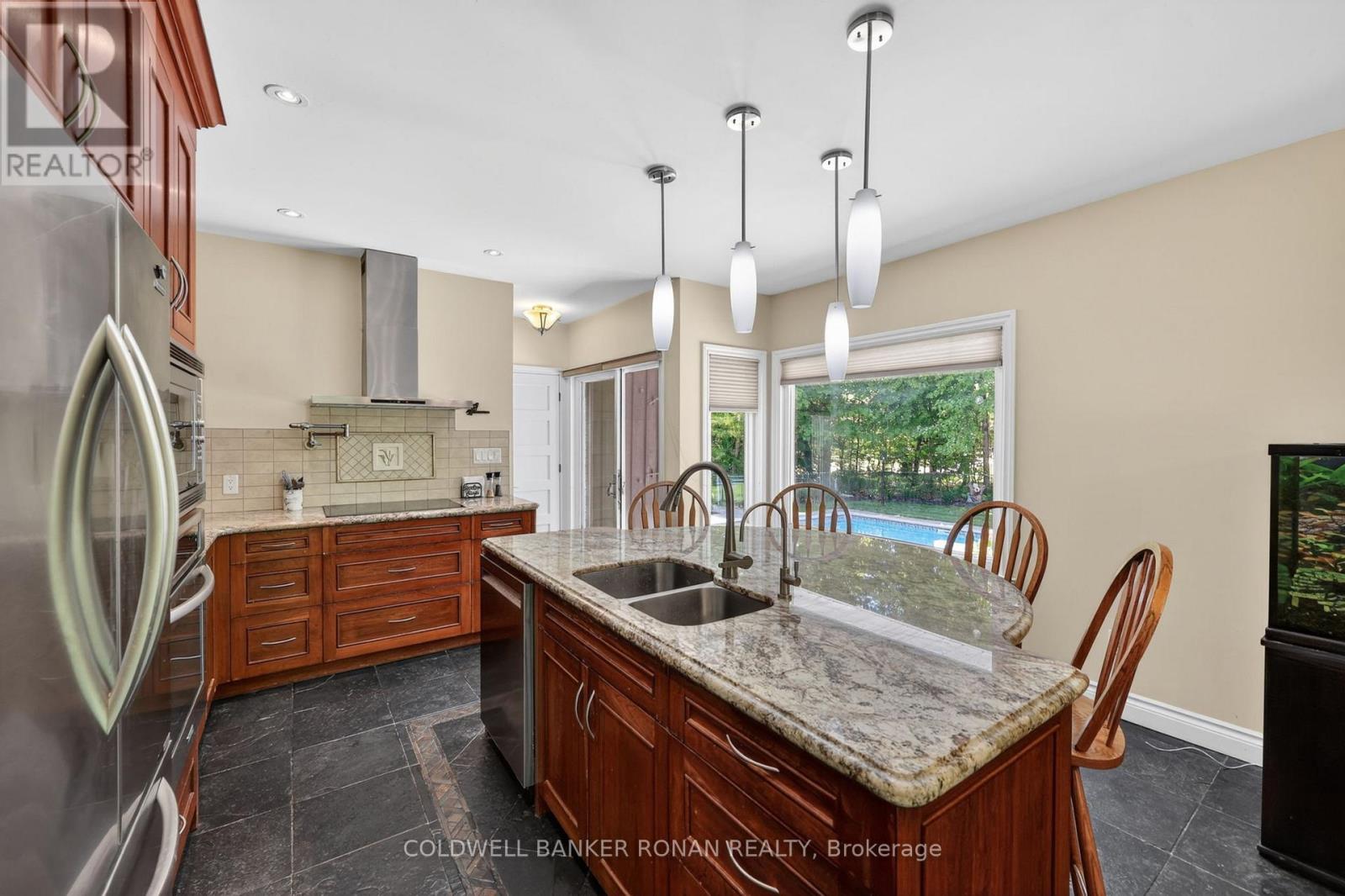 5565 5th Line Property Photo 13