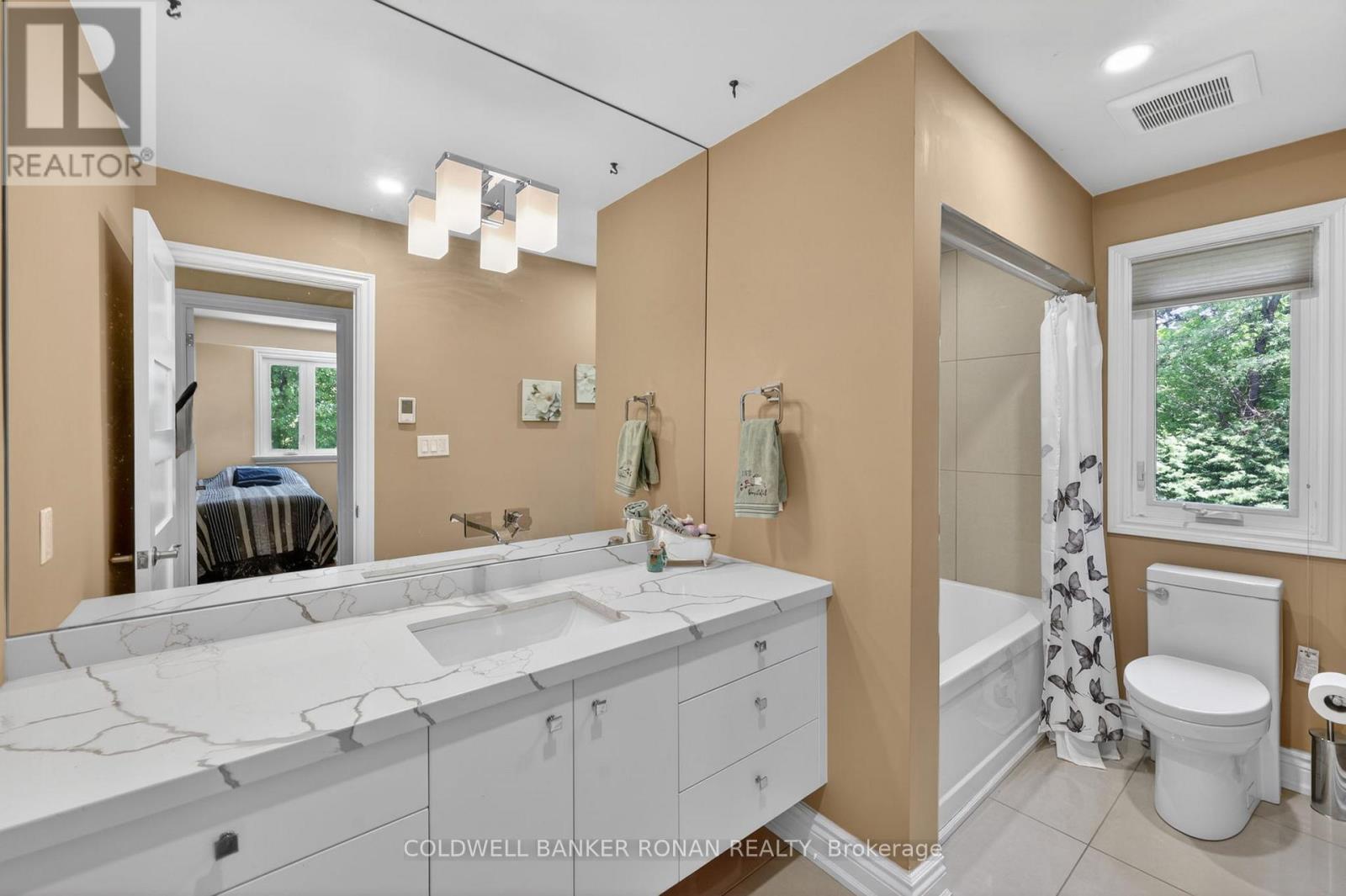 5565 5th Line Property Photo 23