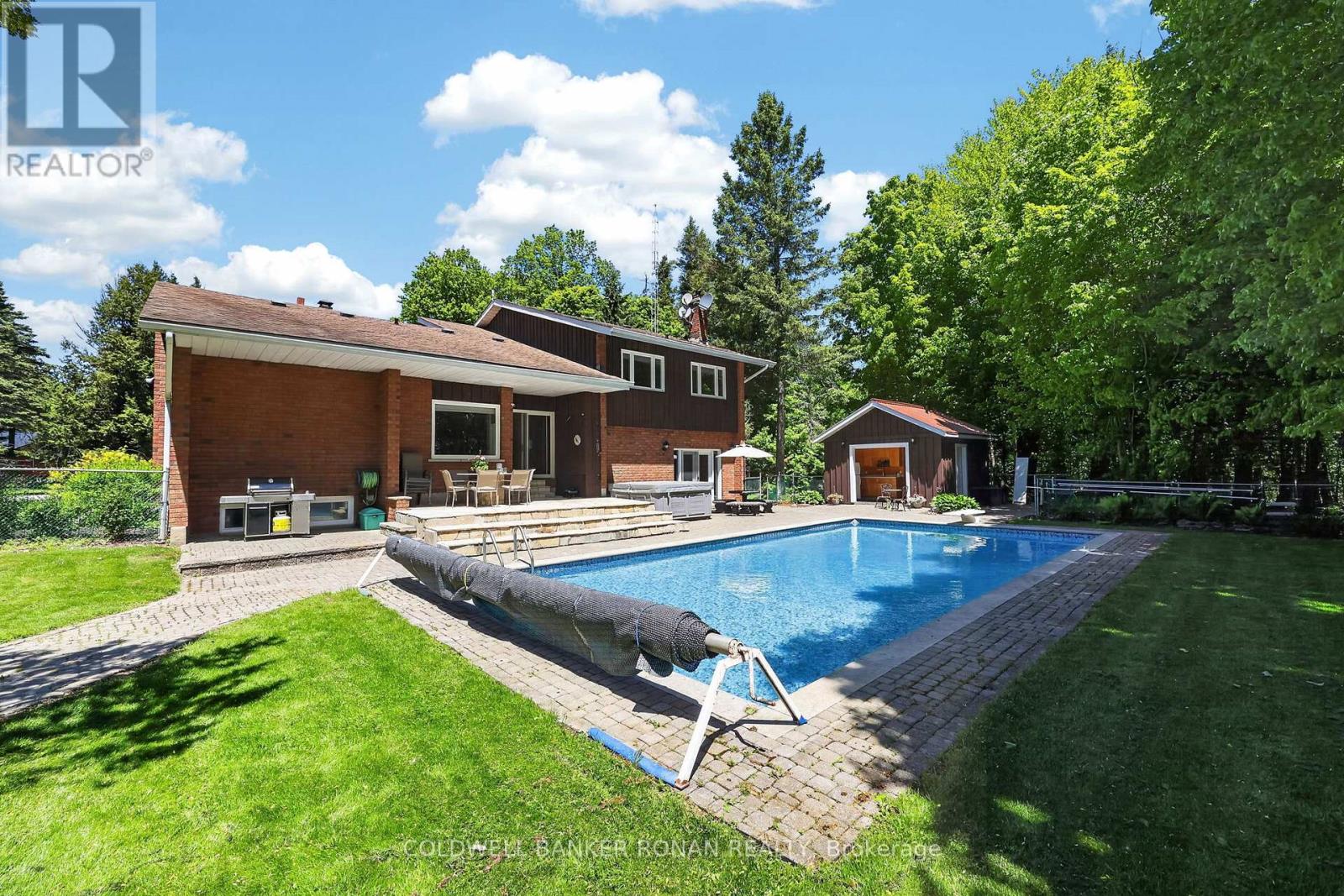5565 5th Line Property Photo 34