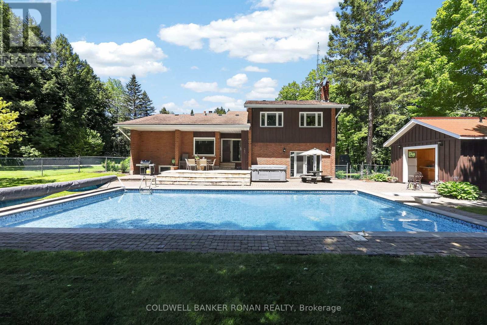5565 5th Line Property Photo 35