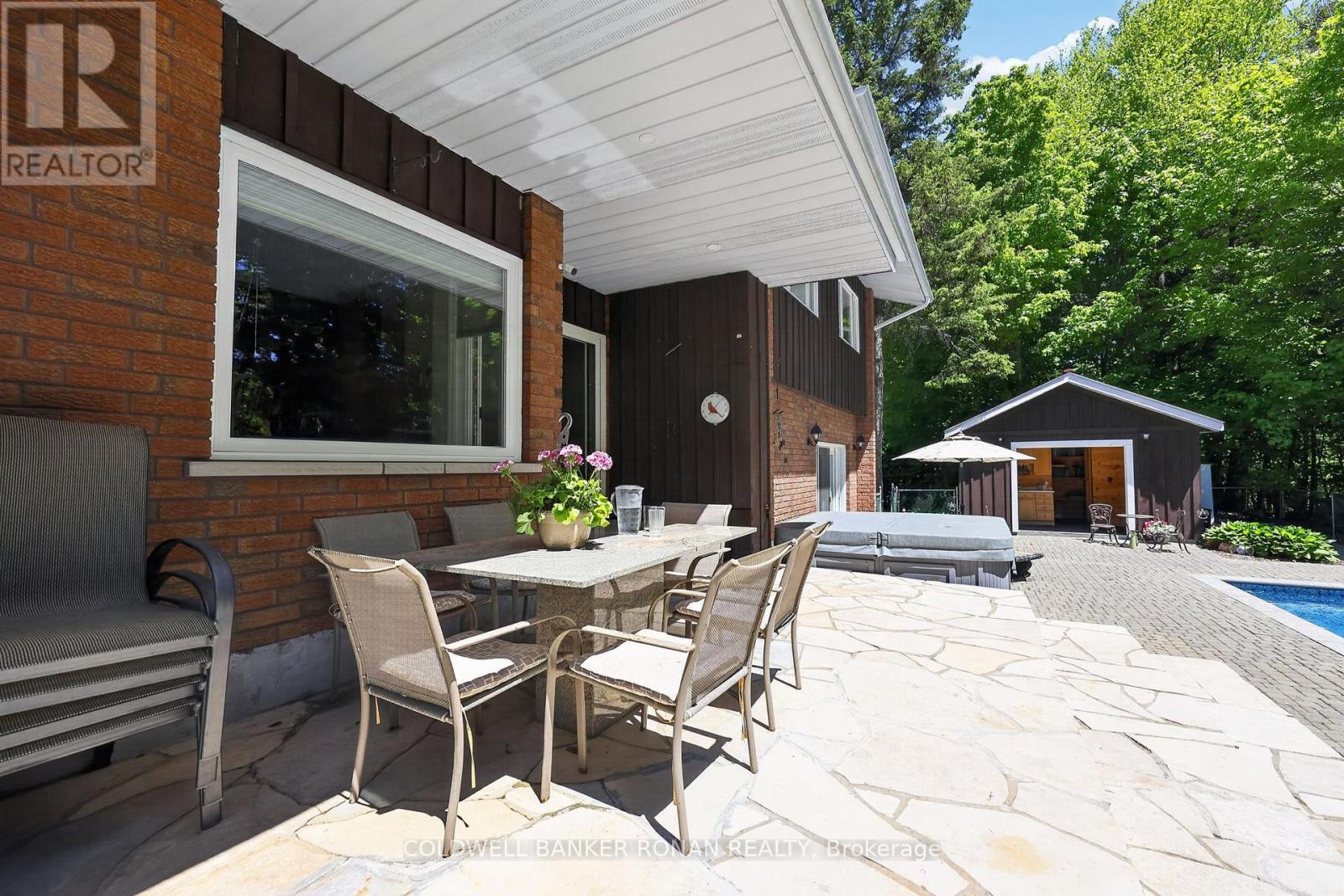 5565 5th Line Property Photo 36