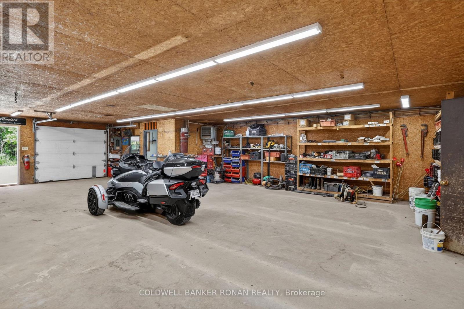 5565 5th Line Property Photo 38