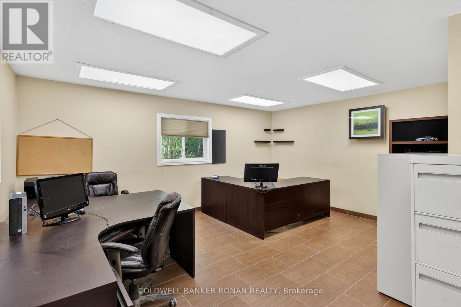 5565 5th Line Property Photo 40