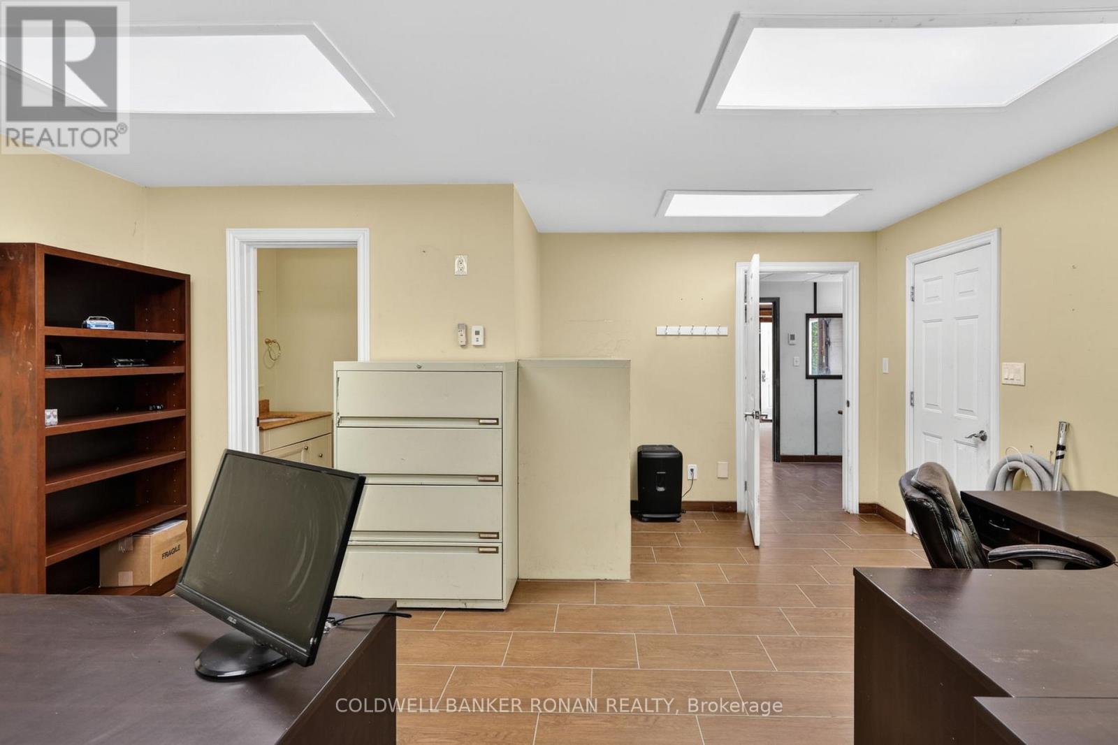 5565 5th Line Property Photo 41