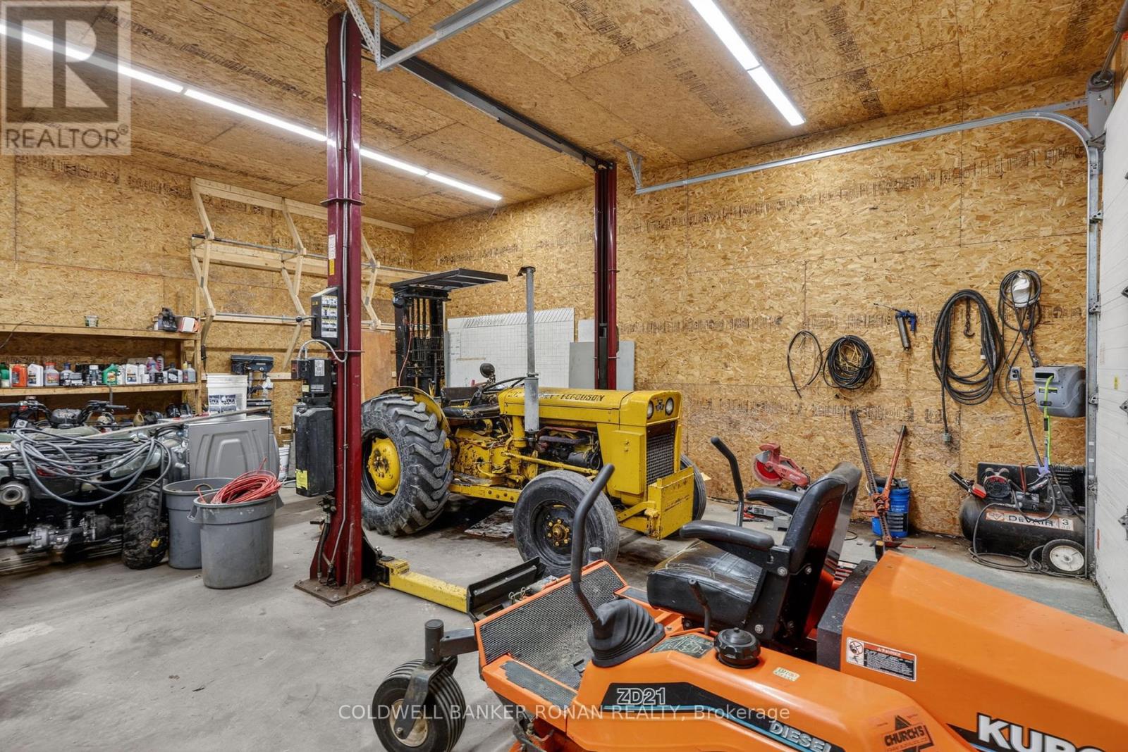 5565 5th Line Property Photo 42