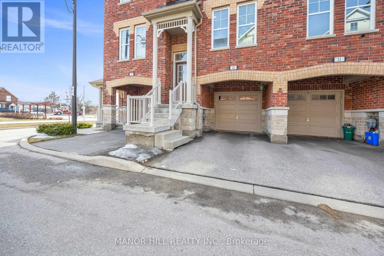 12 - 10 PORTER AVENUE W