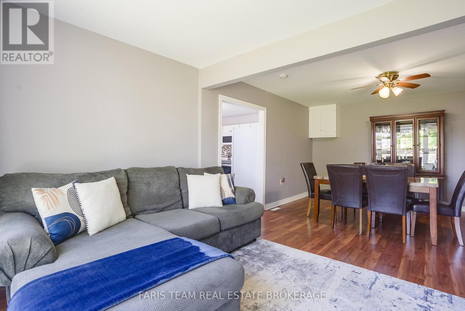 240 King Street Property Photo 17