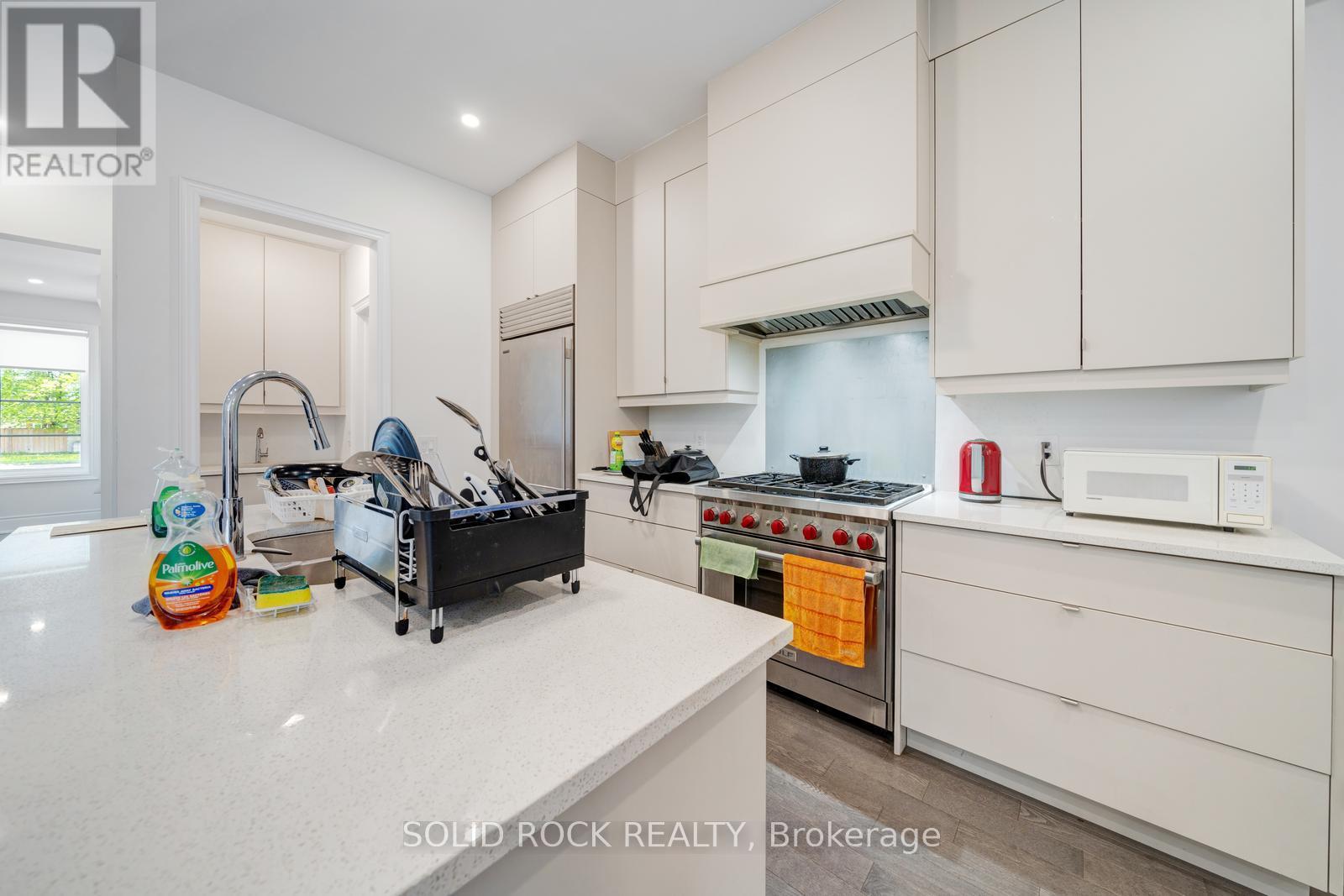 9376 Bayview Avenue Property Photo 6