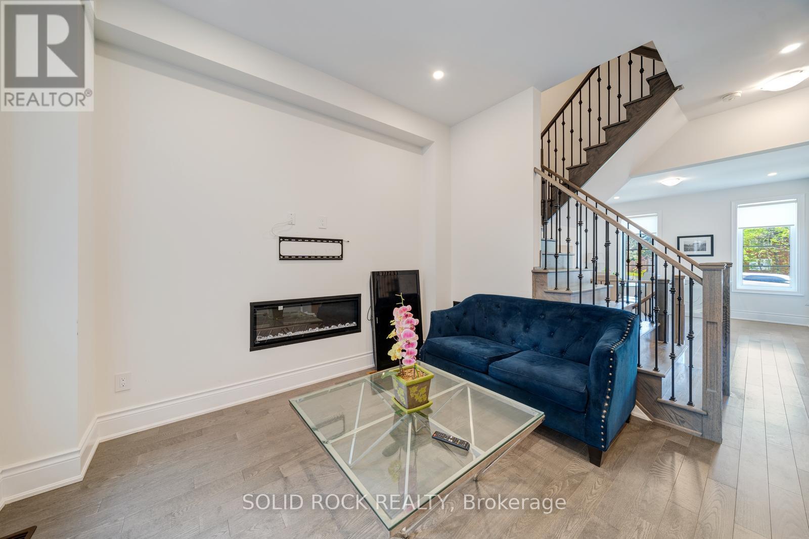 9376 Bayview Avenue Property Photo 10