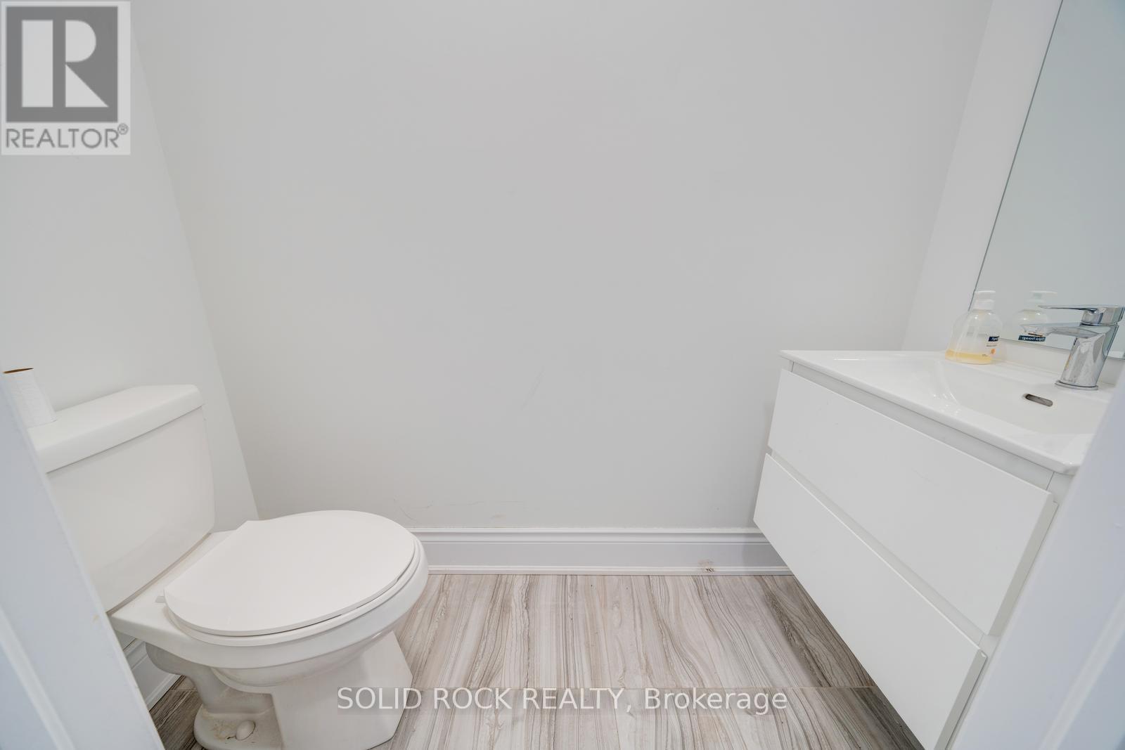 9376 Bayview Avenue Property Photo 12