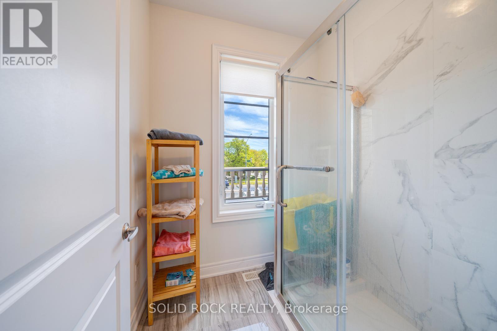 9376 Bayview Avenue Property Photo 20