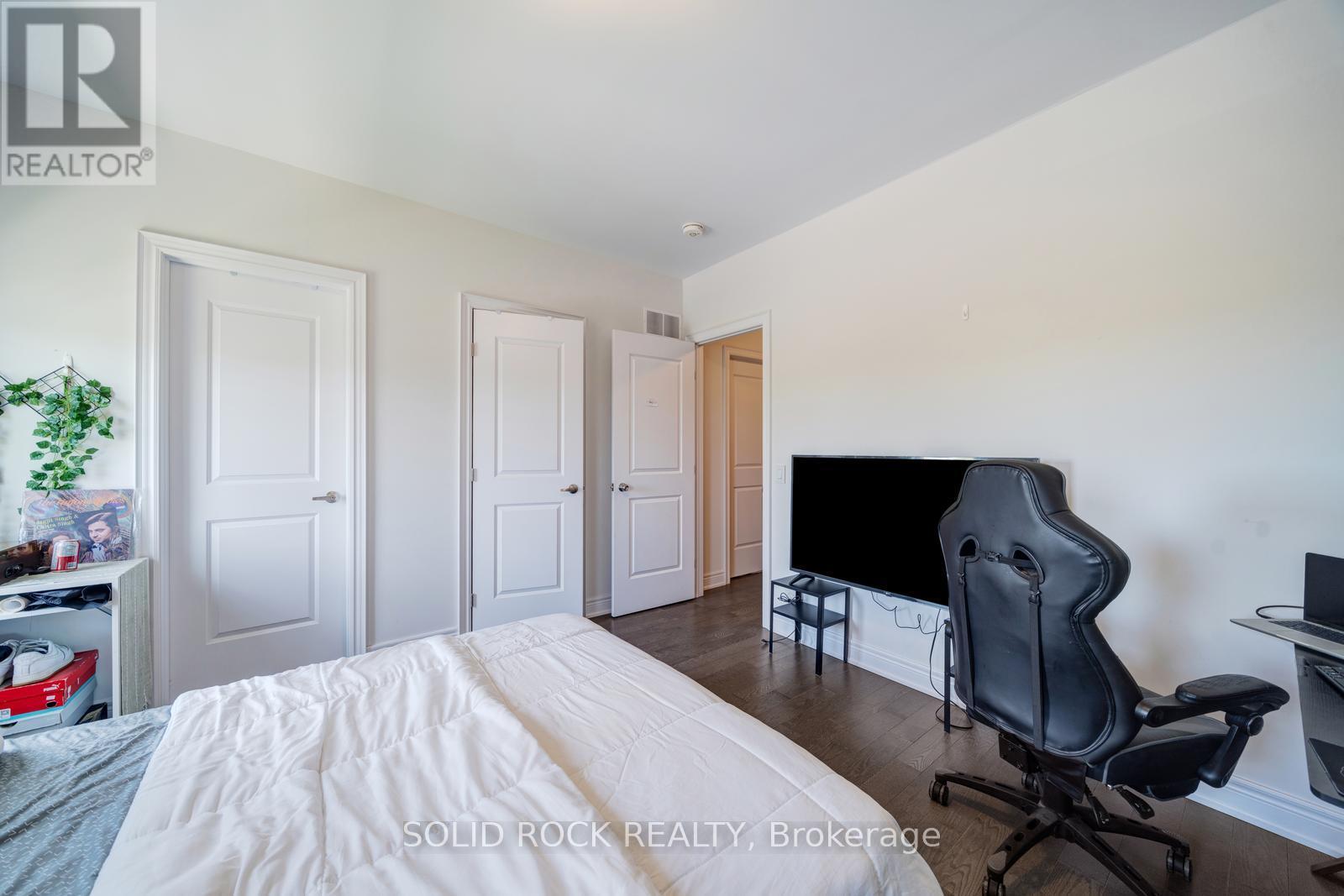 9376 Bayview Avenue Property Photo 23