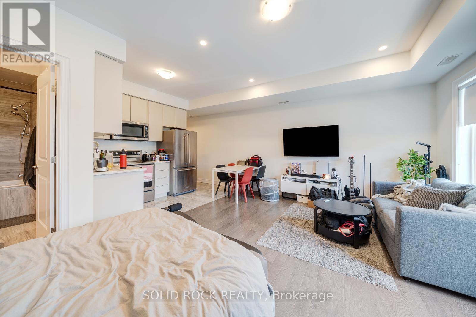 9376 Bayview Avenue Property Photo 31