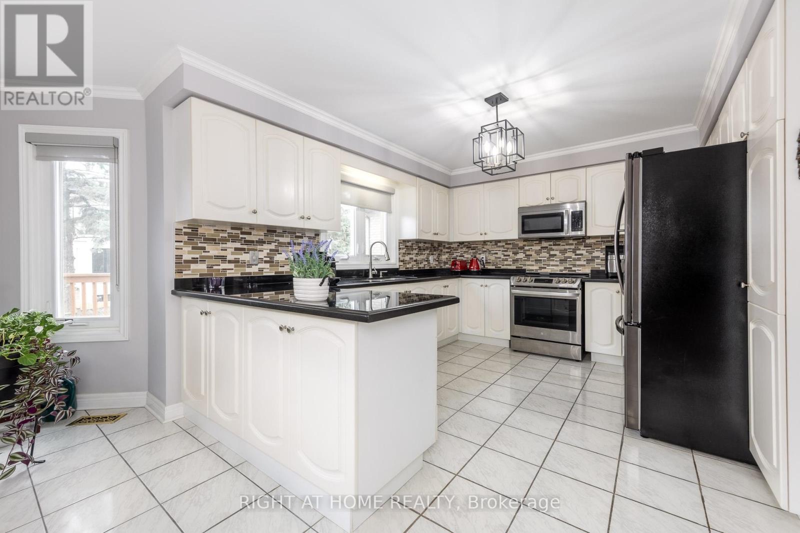 27 Addison Street Property Photo 17