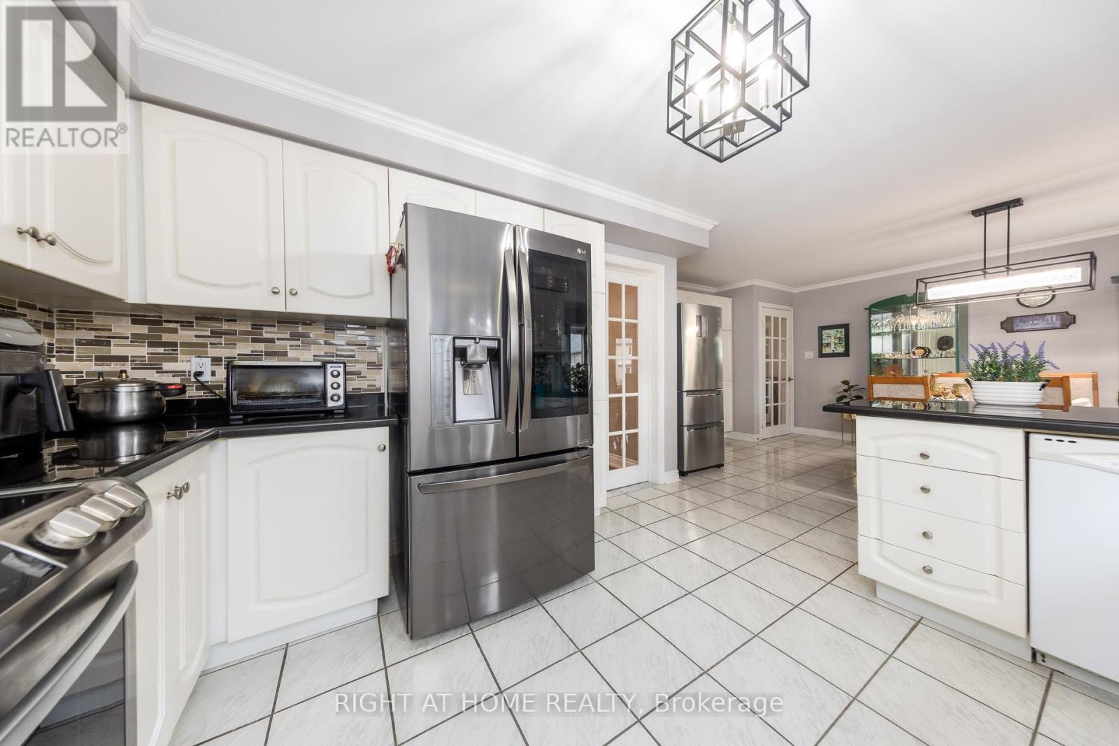 27 Addison Street Property Photo 18