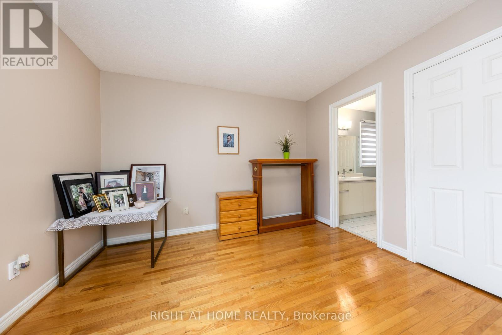 27 Addison Street Property Photo 36