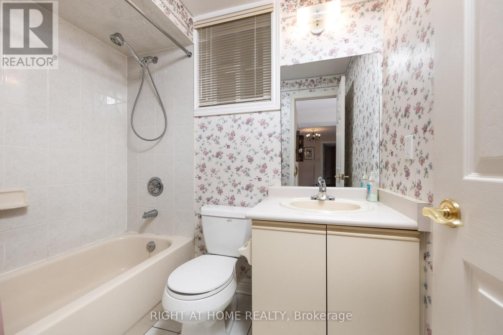 27 Addison Street Property Photo 45