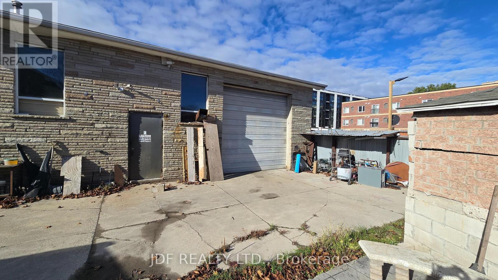 1* Burtons Lane Property Photo 12