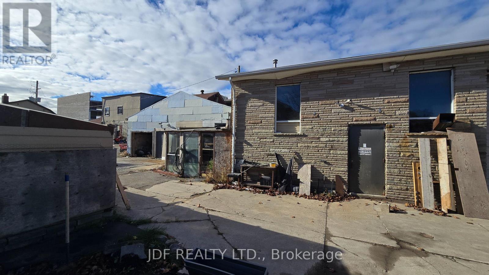 1* Burtons Lane Property Photo 13