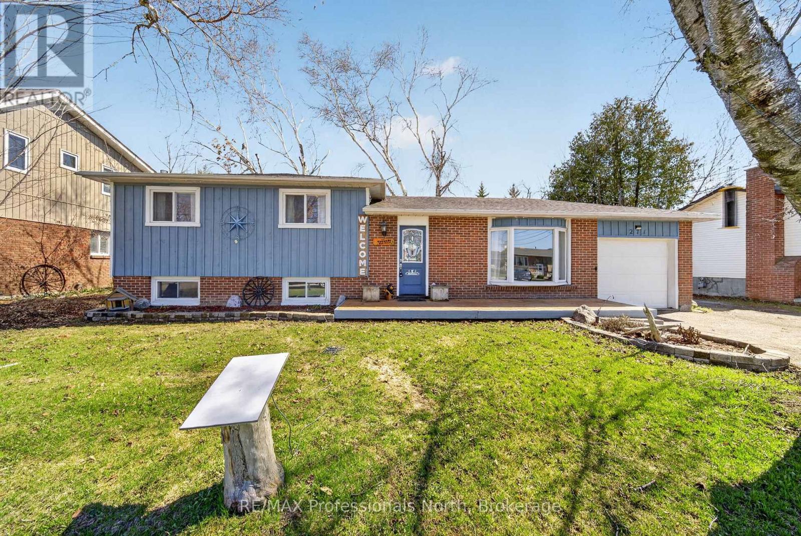 271 Lakeland Crescent Property Photo 1