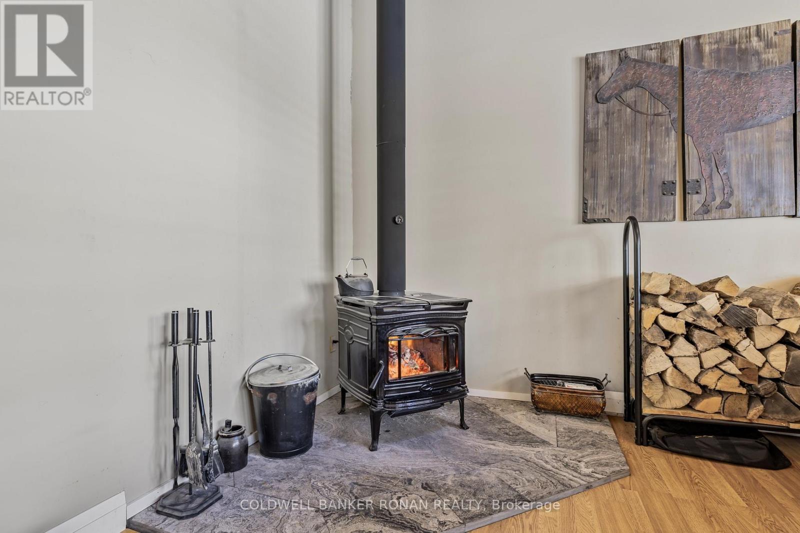 6643 3rd Line Property Photo 10