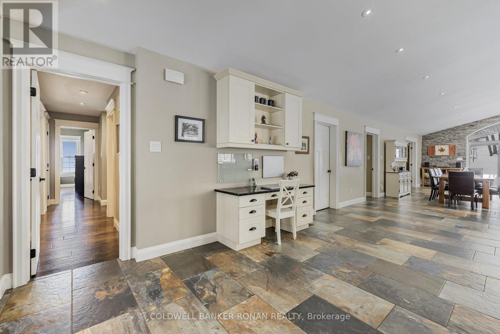 6643 3rd Line Property Photo 11