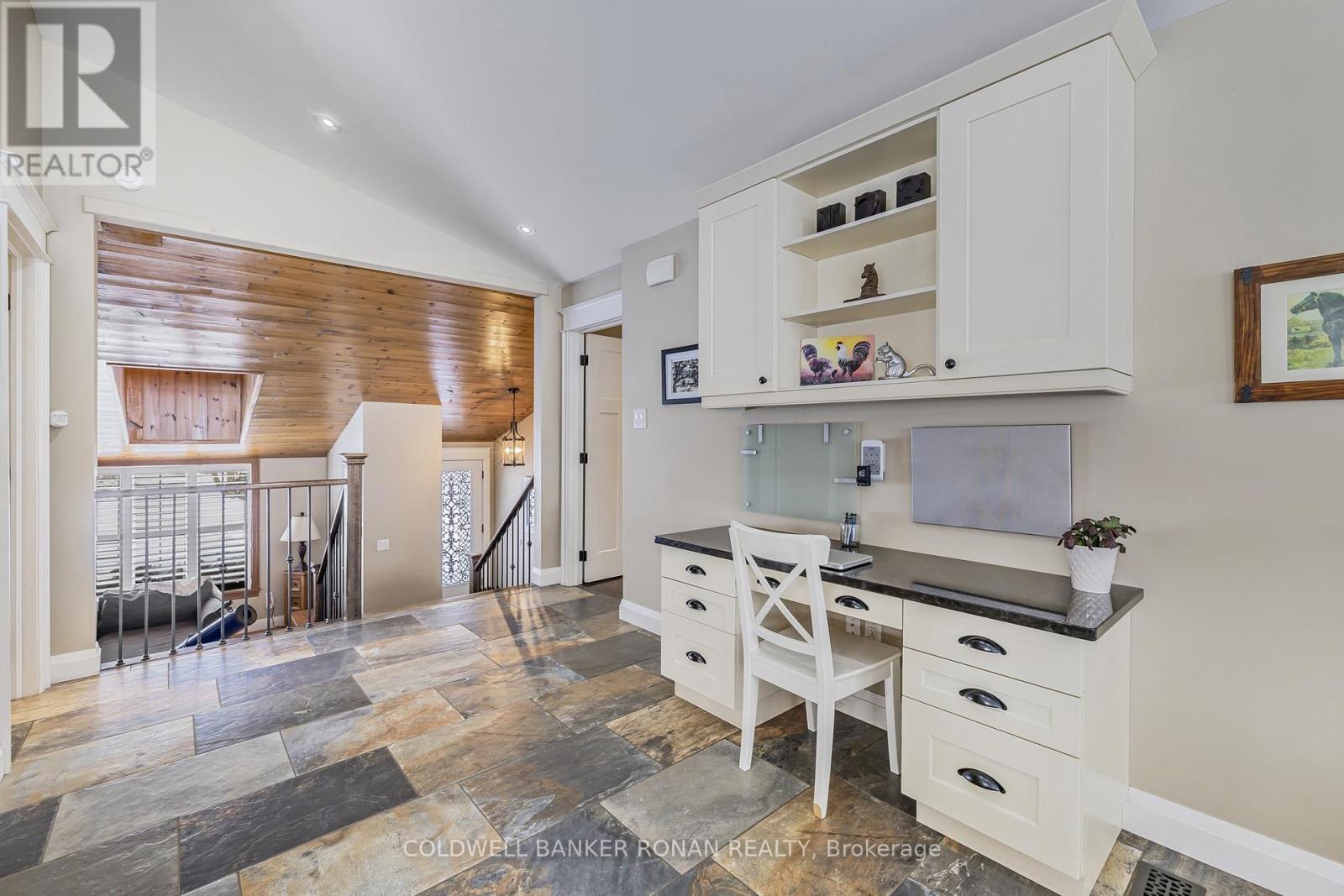 6643 3rd Line Property Photo 12
